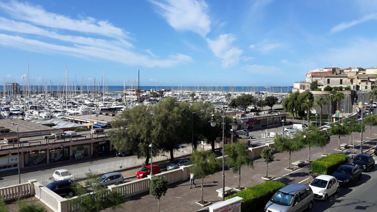Spazioso Appartamento Sul Lungomare Di Nettuno Exterior foto